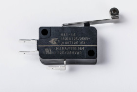 Mikroprzełącznik błyskawiczny z dźwignią z rolką Zippy SPDT