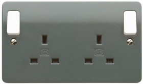 Gniazdo wtykowe Typ G - brytyjski MK Electric ścieżki: podwójne z przełącznikiem 13A