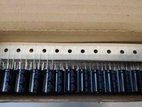 Kondensator elektrolityczny LowESR 470uF 35V 20%10x20(5,0) (5,0)105*CL&amp;gt;9kh(Rubycon)YXF 10szt.