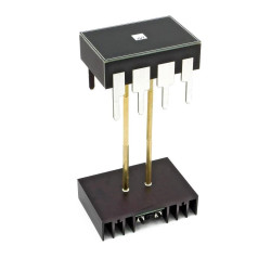 Lampka biurkowa w kształcie scalaka - zlutowany KIT AVT 5711