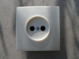 Gniazdko bez uziemienia białe Pt-11C 2P 10/16A 250V PRL