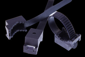 Uchwyt peszla paskowy zaciskowy czarny UV UP-30 1szt