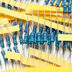 Zestaw rezystorów 0,25W 330sztuk (33 wartości po 10 sztuk)