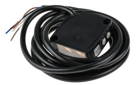 Czujniki fotoelektryczne Dyfuzyjny w obudowie prostokątnej Omron z wyjściem przekaźnikowym zakres 2.5 m Czerwona dioda