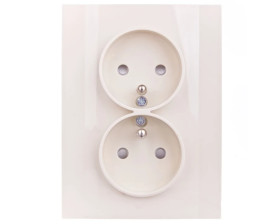Fiorena Gniazdo podwójne z PE 16A IP20 kremowy 22029003