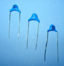 470pF/3kV 10mm 10%!KOND.CERAM.100SZT