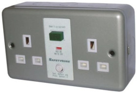 Gniazdo z wyłącznikiem różnicowoprądowym, 13A, BS 1363, BS 7288, l. ścieżek: 2, Pasywny, 30mA, Montaż powierzchniowy,