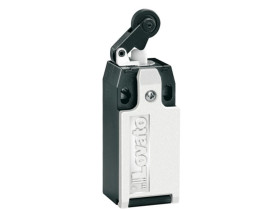 Wyłącznik krańcowy dźwignia z rolką metalową wciskaną centralnie, obudowa z tworzywa, 1R 1Z zestyki migowe KBC2S11