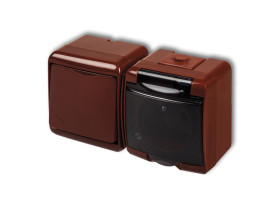 JUNIOR IP54 Wyłącznik schodowy z gniazdem pojedynczym z uziemieniem (klapka dymna: bez przesłon) brązowy 4WGHH-3d KARLIK