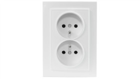 Quadra Gniazdo Podwójne Z Uziemieniem Bolcem