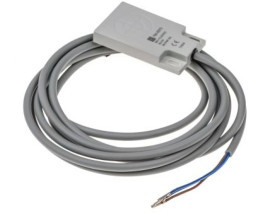 Czujnik pojemnościowy PNP 5 mm w obudowie prostokątnej 15 mA 10→ 30 V DC IP67