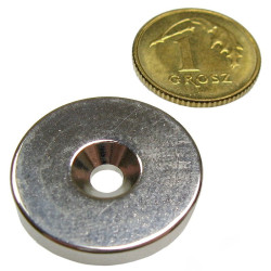 Magnes neodymowy 18x7/3,5x3 N42 z otworem pod wkręt