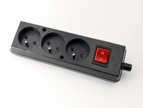 Gniazdo przenośne trzykrotne 16A 2P+Z 250V z wyłącznikiem czarne GN-370WS