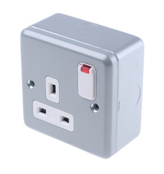 Gniazdo wtykowe Typ G - brytyjski natynkowe MK Electric z przełącznikiem 13A