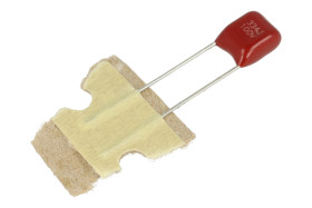 Kondensator; poliestrowy; MKT; 330nF; 100V; AFC; AFC334J102P00UT; 5%; 5mm; taśma; -55...+110°C; Akyga; RoHS