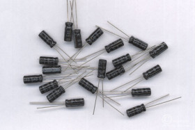 4,7uF/100V/105C (OPAK. 20 SZT.) KONDENSATOR ELEKTROLITYCZNY