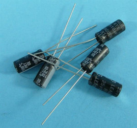 10uF/25V 100szt 5x11 105° ELKO
