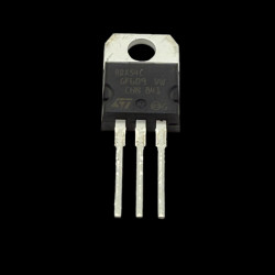 BDX54C PNP 8A 100V Darlington