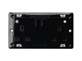 SONATA Gniazdo podwójne z uziemieniem z przesłonami torów prądowych i wyłącznikiem standard brytyjski czarny metalik GP/442097TS