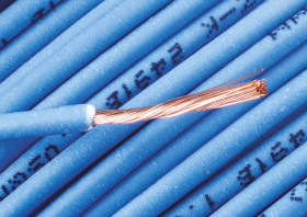 Przewód montażowy 1mm2 Niebieski RS PRO Bezhalogenowe 17 AWG 500 V dł. 100m 32/0,2 mm +90°C BS EN 50525-3-41, Klasa 5