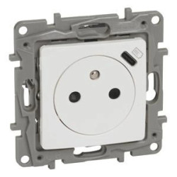 Niloe Selection Gniazdo 2p+z płaskie 16A 250V + USB typ c w plakietce (z przesłoną, zaciski automatyczne) białe 764536