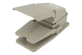 Przełącznik; nożny pedał; LT4 (SFMP-1); ON-(ON); monostabilny; śrubowe; 1 tor; 2 pozycje; z osłoną; 10A; 250V AC; YUMO; RoHS; sz