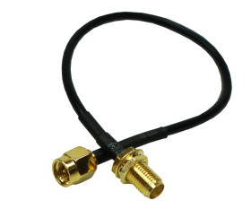 Przedłużacz do obudów i anten SMA, RMAm/SMAf, kabel RG174-20cm, czarny, AT-SMAm-20-SMAf