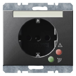 K.1 Gniazdo SCHUKO z ochroną przepięciową i polem opisowym antracyt mat 41527106
