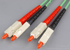 Patchcord ÅwiatÅowodowy SC-SC OS1 9/125Âµm SM duplex dÅ.2m wykonywany na zamÃ