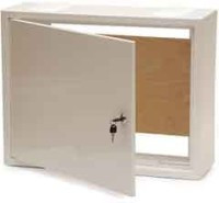 R560 Obudowa metalowa, natynkowa, wymiary: 540 x 420 x 180 mm - tylna ścianka: sklejka