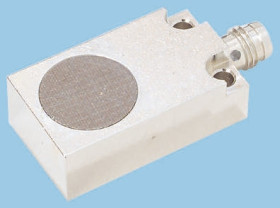 Czujnik zbliżeniowy Pojemnościowy 5 mm Baumer 10 → 30 V dc długość 44mm w obudowie prostokątnej