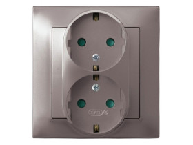 IMPRESJA Gniazdo podwójne z uziemieniem schuko z przesłonami torów prądowych kompletne z ramką tytan GP-2YSP/23 OSPEL