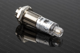 Czujniki fotoelektryczne Tłumienie tła cylindryczny RS PRO PNP zakres 1 mm → 140 mm LED