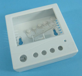 OBUDOWA NAŚCIENNA 86x86x26 OTWÓR 60x20