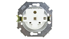 Simon 15 Gniazdo Pojedyncze Z/U 16A Ip20 Białe 1591408-030