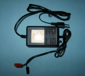 ŁADOW.AKUM.ŻEL.12V 1,5A ZN/L