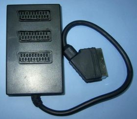 ROZG.SCART 21-PIN WT-&gt;3xGN.SCART 680