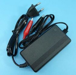 ŁADOW.AKUM.ŻEL.12V 1,3-18Ah 13V/3,00A