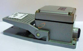 PRZEŁĄCZNIK PEDAŁ FS-3