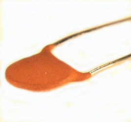 Kondensator ceramiczny 4.7NF 50V