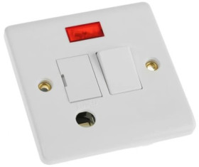 Gniazda i łączniki linii odgałęźnej i wyłącznikiem 13A Montaż ścienny