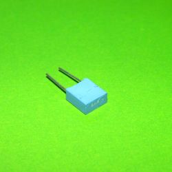 Kondensator 6,8nF 400V 7mm x 7mm x 3mm