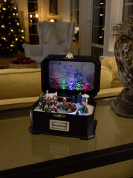 Konstsmide 3405-000 Sceneria LED Zegar z dziećmi RGBW LED kolorowy z czujnikiem hałasu, z animacją, z kolędami, z przełą