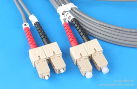 Patchcord ÅwiatÅowodowy SC-SC OS1 9/125Âµm SM duplex dÅ.5m wykonywany na zamÃ