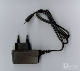 ZASILACZ IMPULSOWY 5V 0,5A WTYK 2,5/0,7 PROSTY MANTA (ZASIMP05005A-WT2507)