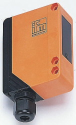 Czujniki fotoelektryczne w obudowie prostokątnej ifm electronic z wyjściem przekaźnikowym zakres 50 m Podczerwień