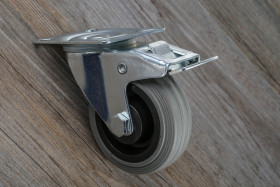 Koło samonastawne średnica kabla 75mm Płyta RS PRO 70kg wysokość całkowita 95mm