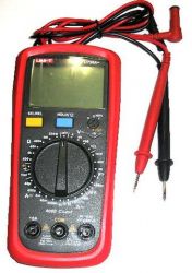 Miernik z pom. pojemności UT39A