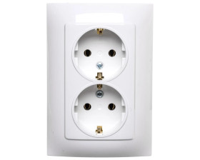 Simon 10 Gniazdo podwójne SCHUKO białe 16A 250V IP20 CGSZ2/11