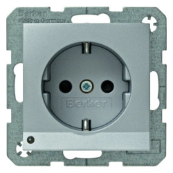 Gniazdo SCHUKO z podświetleniem orientacyjnym Berker B.7 alu mat 41091404